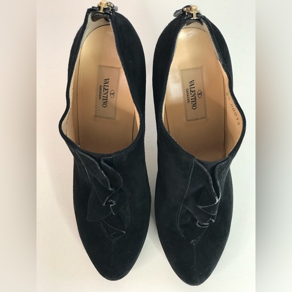 VALENTINO GARAVANI Suede Ruffle Ankle Booties Black Suede Heels SIZE 39 EU - Picture 13 of 16